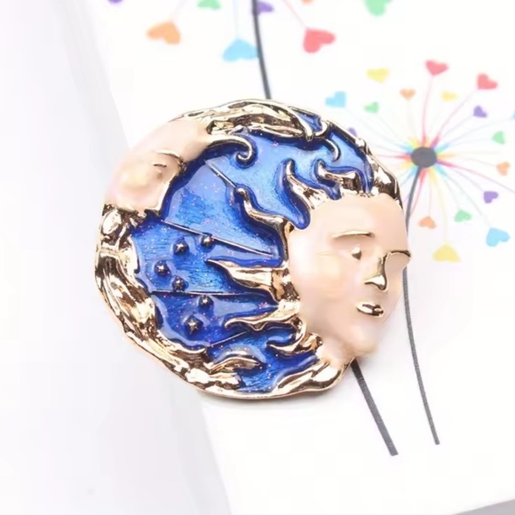 La Petite Soleil Sun Moon Brooch - Picture 8 of 13